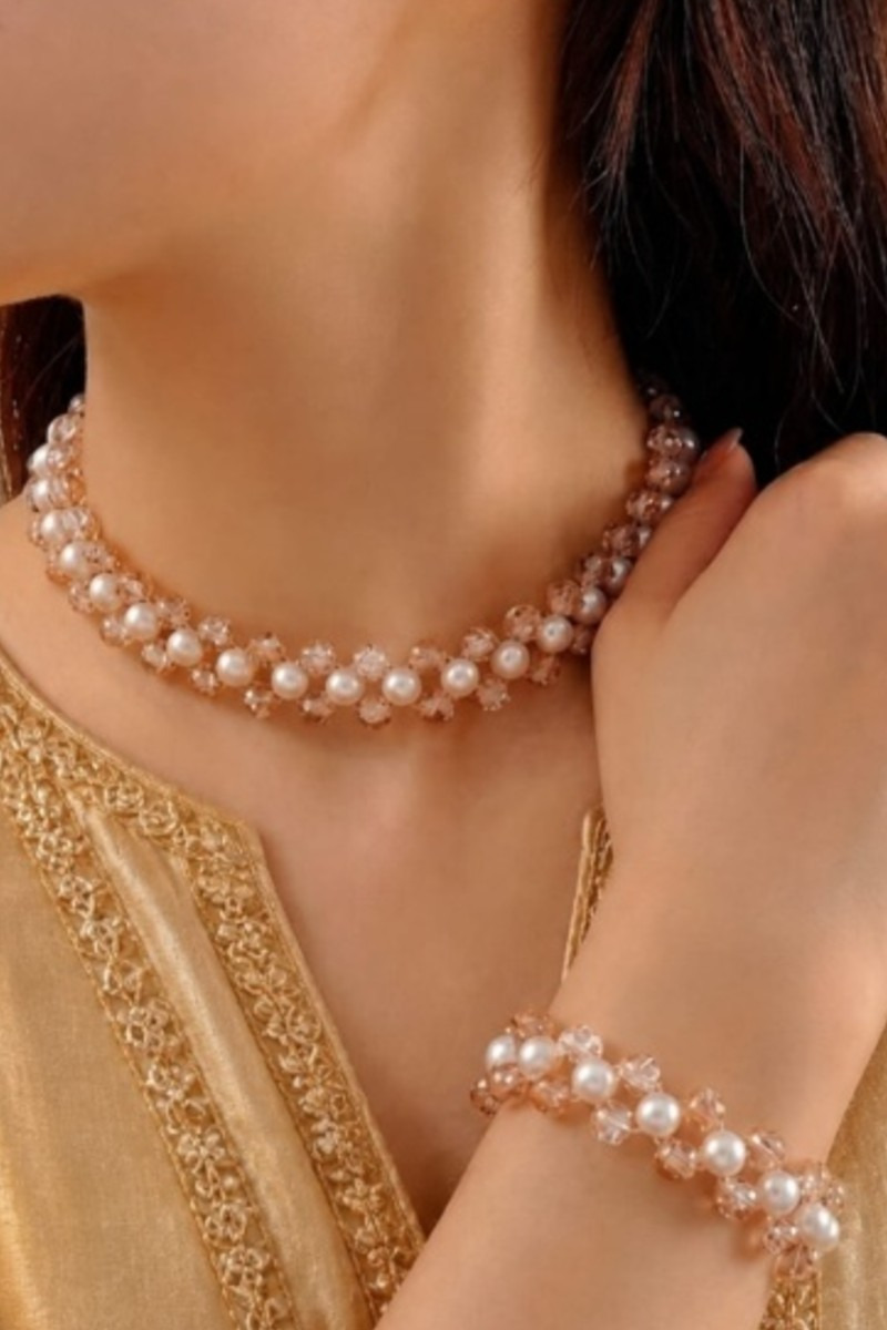 Choker necklace and bracelet
