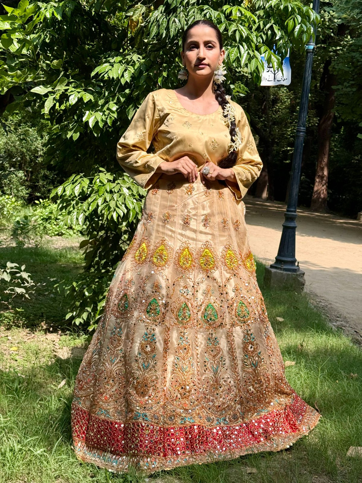 Mehndi lehnga available on reasonable rent