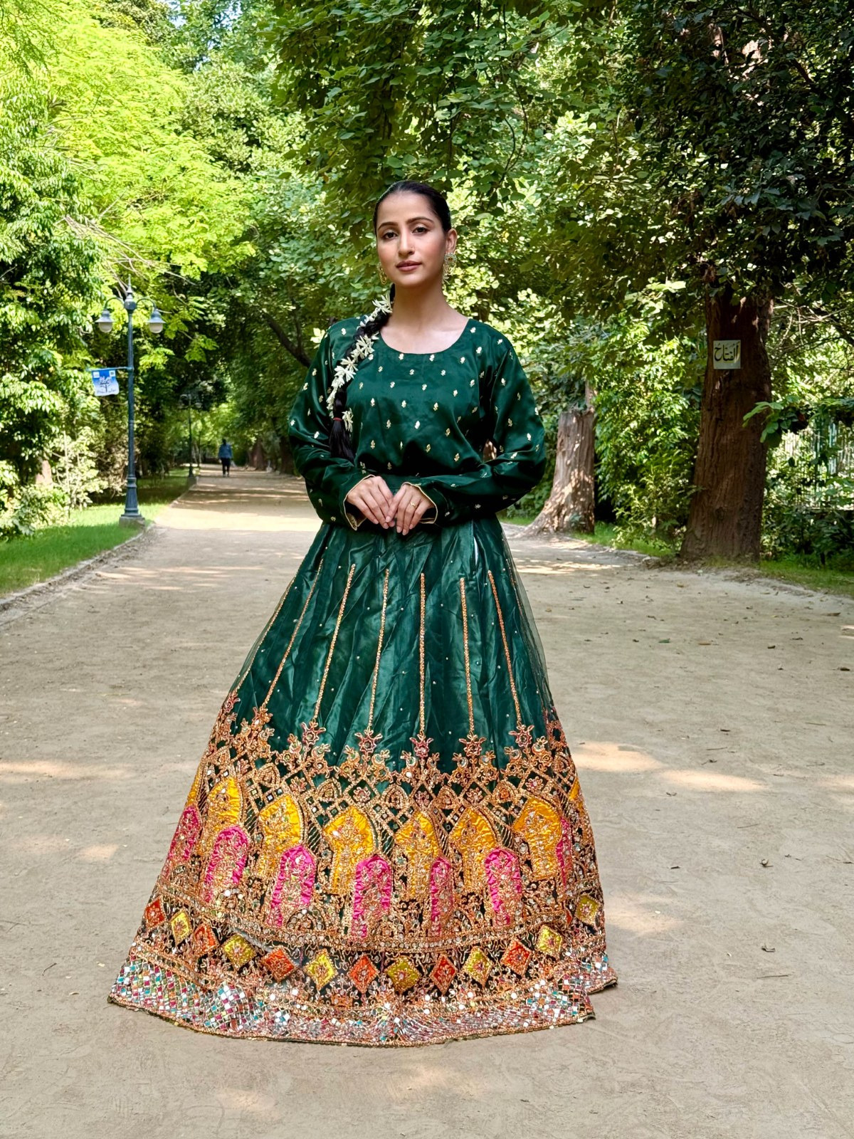 Mehndi lehnga available on reasonable rent