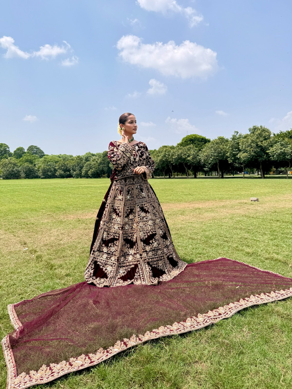 Barat lehnga available for reasonable rent